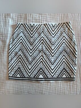 Express - White & Black Geometric Sequined Mini Skirt - Size M - NWT